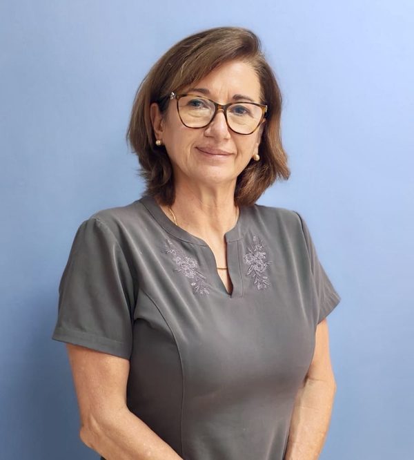 Retrato de la Dra. Melania Pacheco Pinto, odontóloga en San Pedro de Montes de Oca